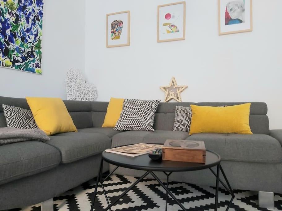 Luminoso Apartamento En El Centro, Con Mucho Arte セビリア エクステリア 写真