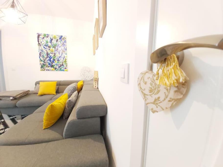 Luminoso Apartamento En El Centro, Con Mucho Arte セビリア エクステリア 写真