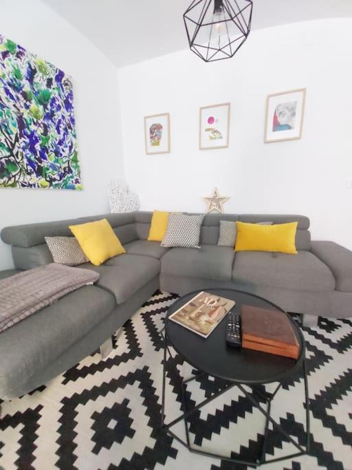 Luminoso Apartamento En El Centro, Con Mucho Arte セビリア エクステリア 写真